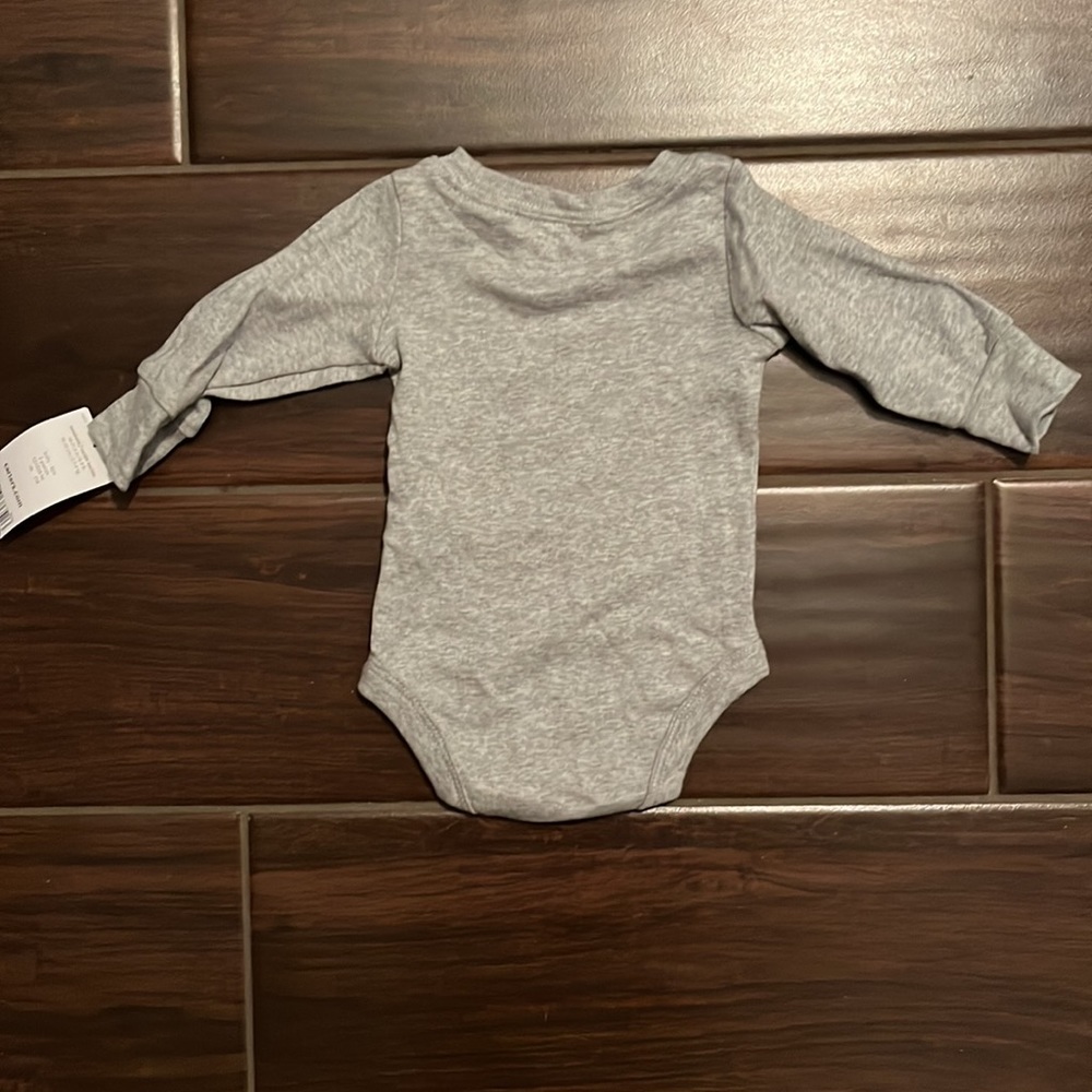 Carter’s Onesie - Picture 4 of 4